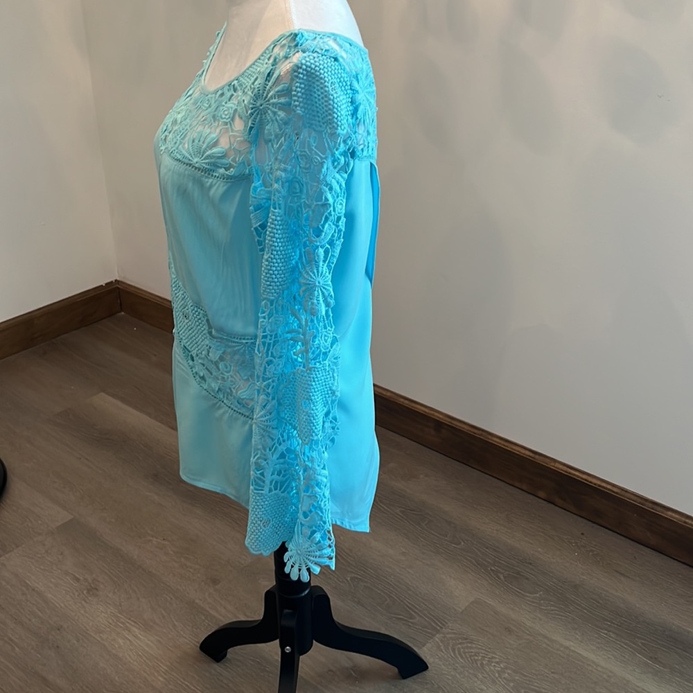 Lace top - Picture 4 of 5